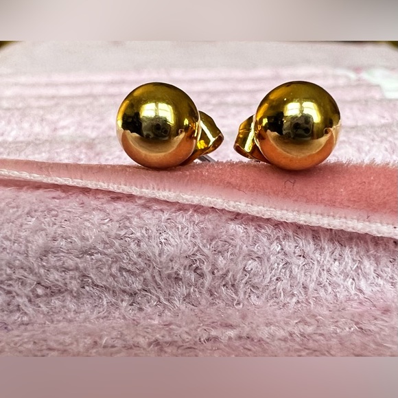 Dainty little glove earrings - Picture 1 of 4